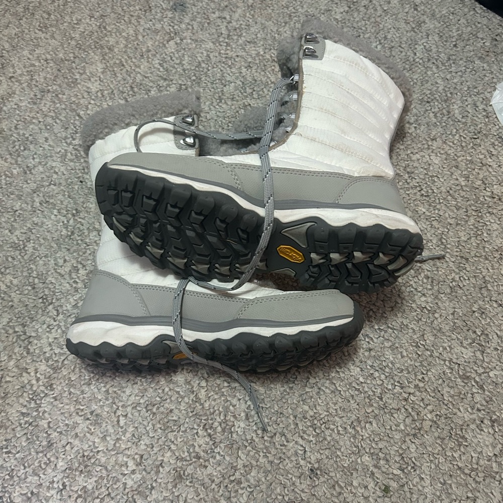 Eddie Bauer winter boots